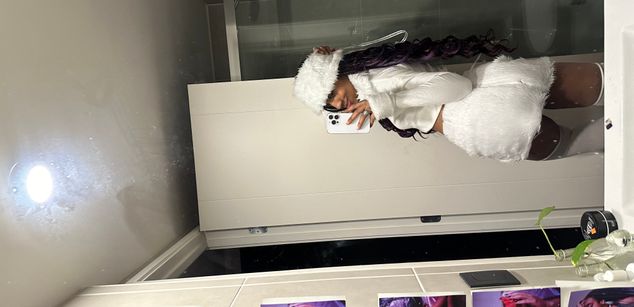 Model - Ominira sweet