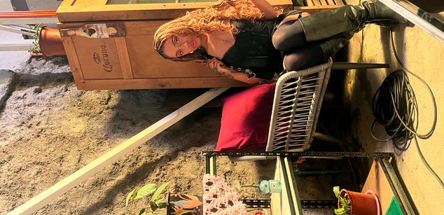 Model - Ominira sweet