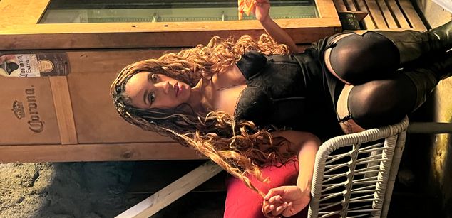 Model - Ominira sweet