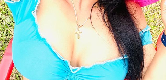 Model - GabyFerrer cum