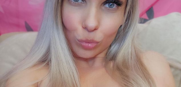 Model - Goddess Barbie Femdom Hottie joi