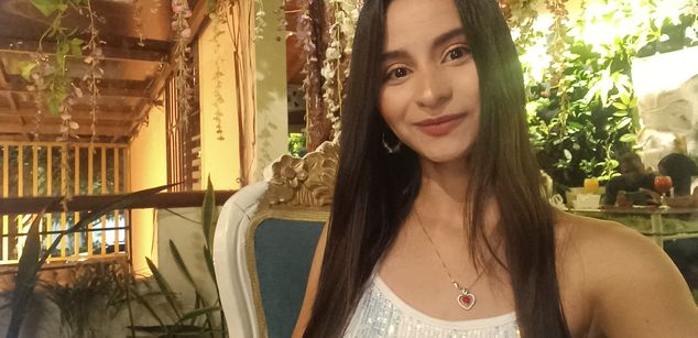 Model - Valen Hops zoom