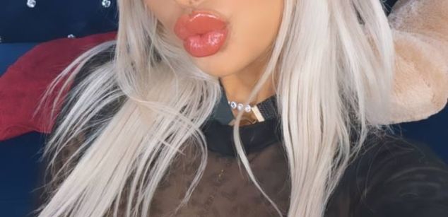 Model - GoldenAmber pussy