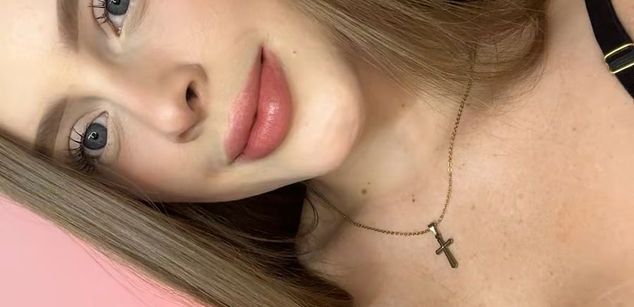 Model - HannaCutte cei