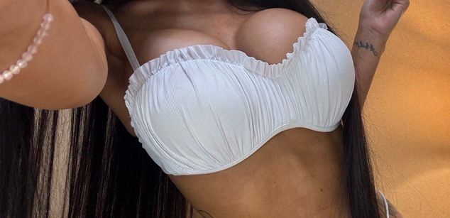 Model - kimberry brunette