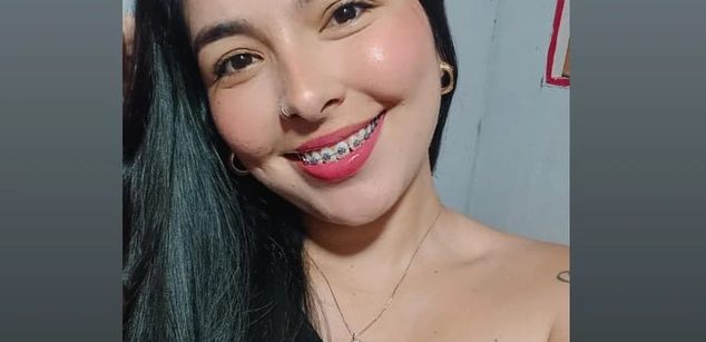 Model - Iris Moira feet