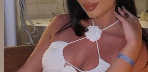 Model - VictoriaLane young