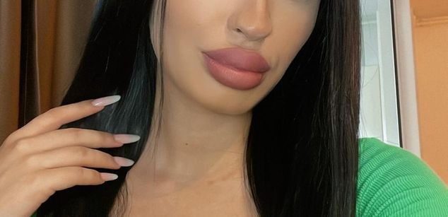 Model - VictoriaLane young