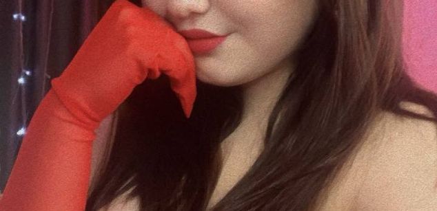 Model - Julia bigass