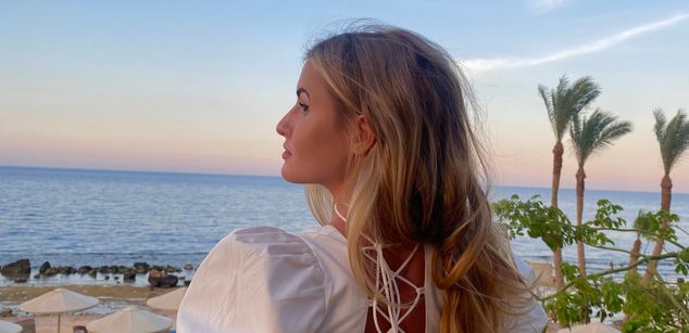 Model - ViXXXie blonde