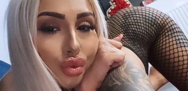 Model - GoldenAmber pussy