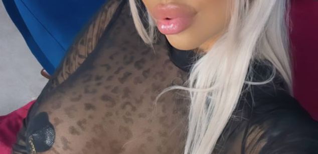 Model - GoldenAmber pussy