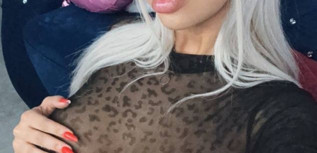 Model - GoldenAmber pussy