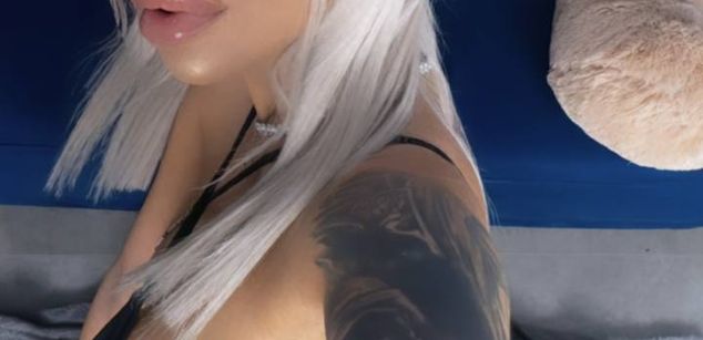 Model - GoldenAmber pussy