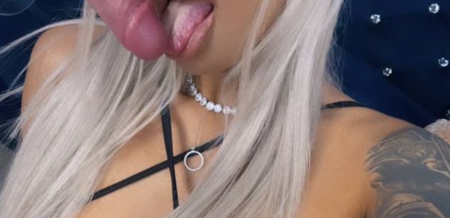 Model - GoldenAmber pussy