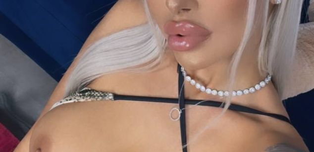 Model - GoldenAmber pussy