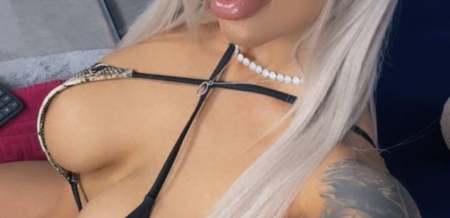 Model - GoldenAmber pussy