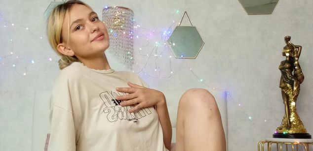 Model - LucyGoldi joi