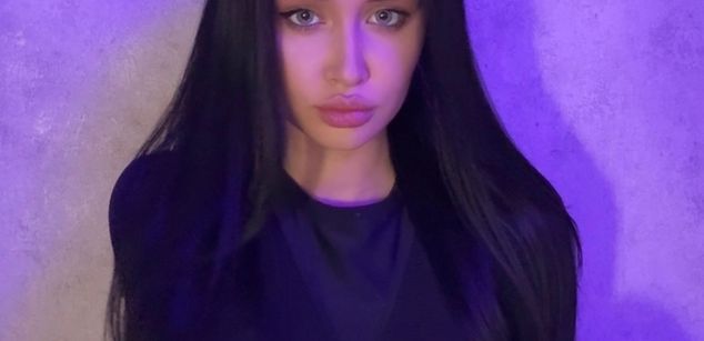 Model - Babe Shy spit