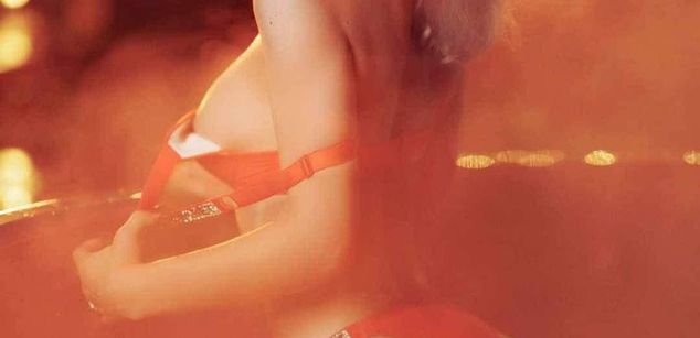 Model - Mia Bloom bigass