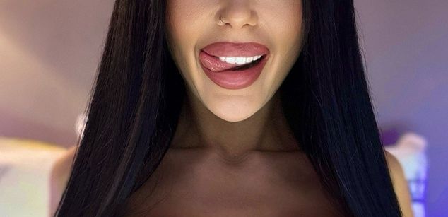 Model - kimberry brunette