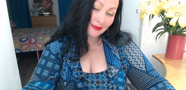 Model - BruneteBBW heels