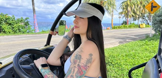 Model - saragreyx fetishes