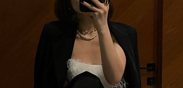 Model - CassieChew shy