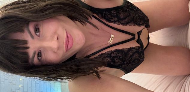 Model - Eva Rose gym