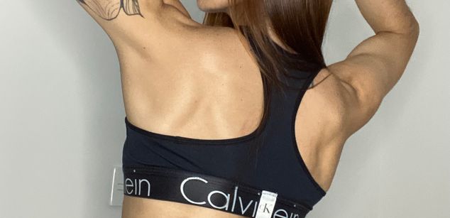 Model - Emyii latina