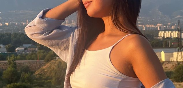 Model - KiyanaYan shaved