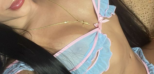 Model - Aly Queen cum