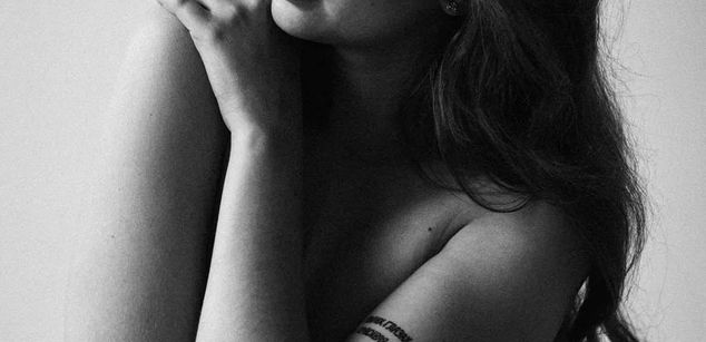 Model - Esmi bigboobs