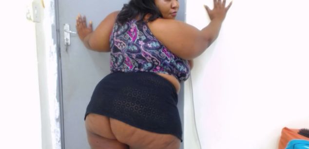 Model - Giantdeal blowjob