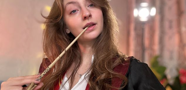 Model - Esmi bigboobs