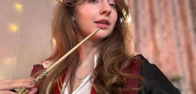 Model - Esmi bigboobs