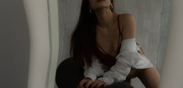 Model - Lazara brunette