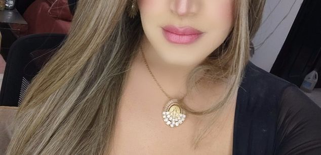 Model - Nicollett Saenz Bigcock