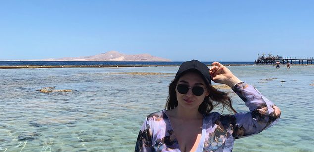 Model - Kaylin Sunny glasses