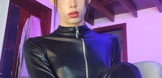 Model - Doja Alice Soto Mejia dominant