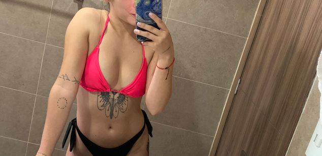 Model - Sarah Franco feet