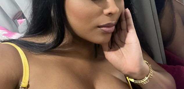 Model - Victoria phillips black