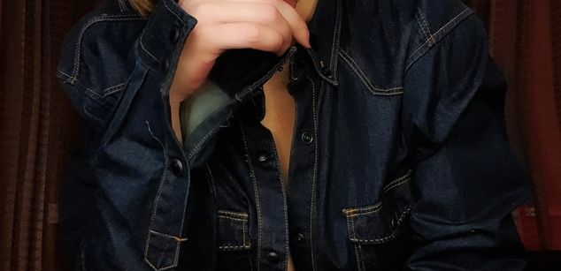 Model - AnnaLu strapon