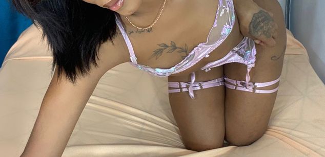 Model - Kimberly Moon bottom