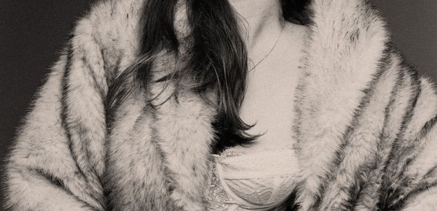 Model - Esmi bigboobs