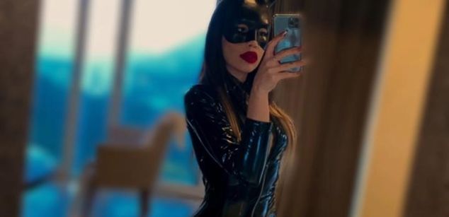 Model - Laura001 slave