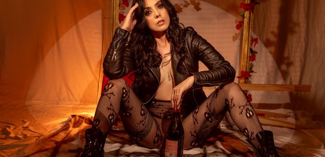 Model - Andrea Valencia brunette