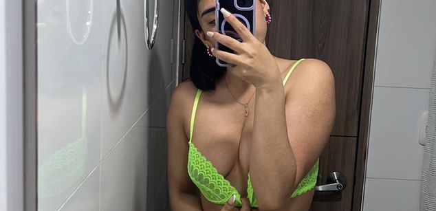 Model - Lissie Hilton young