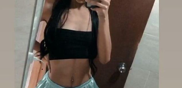 Model - AmberDux nude