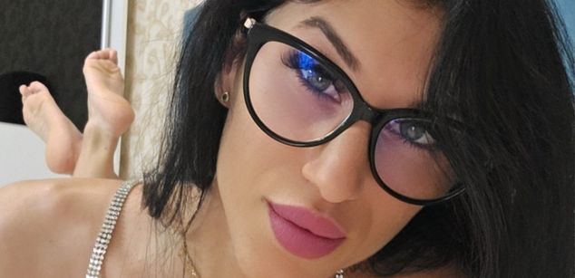 Model - DebbieDeb4U femdom